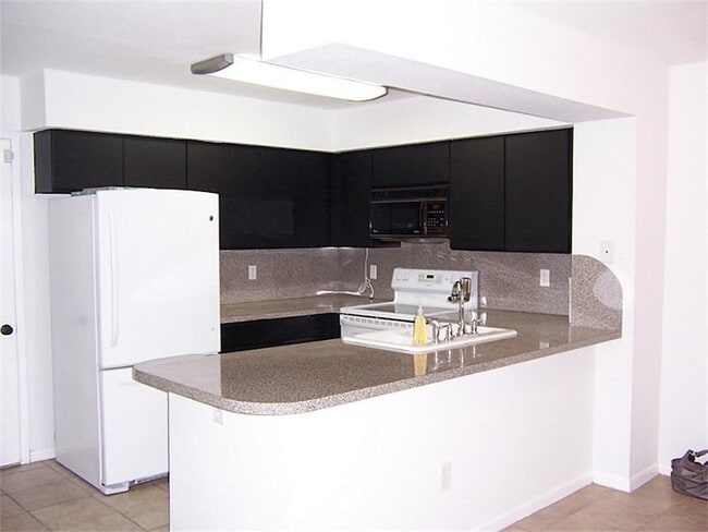 Building Photo - 16800 Sugar Pine Dr