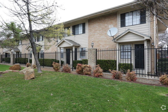 Foto del edificio - Huntington Townhomes