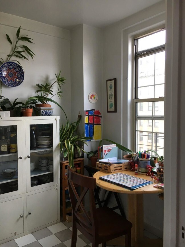 Foto del edificio - 698 W West End Ave