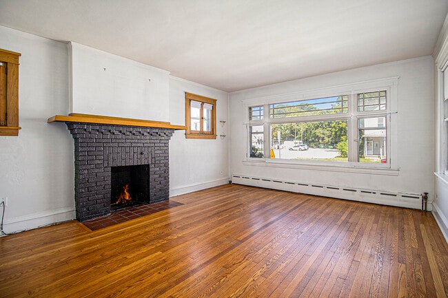 Building Photo - 318 W Marion St