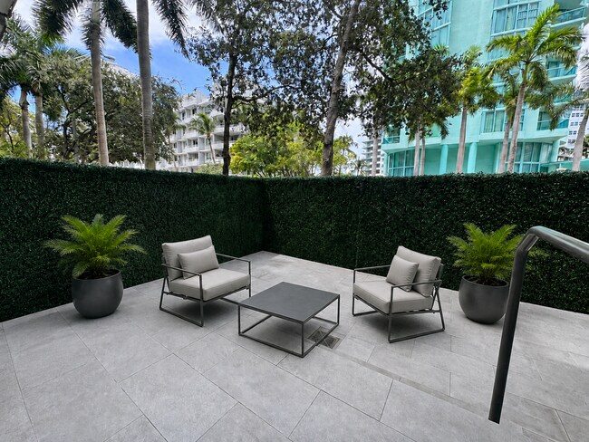 Building Photo - 6000 Collins Ave