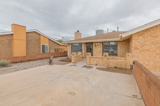 Building Photo - Comfortable 2 Bed 2 Bath - Pet Friendly & New Amenities!