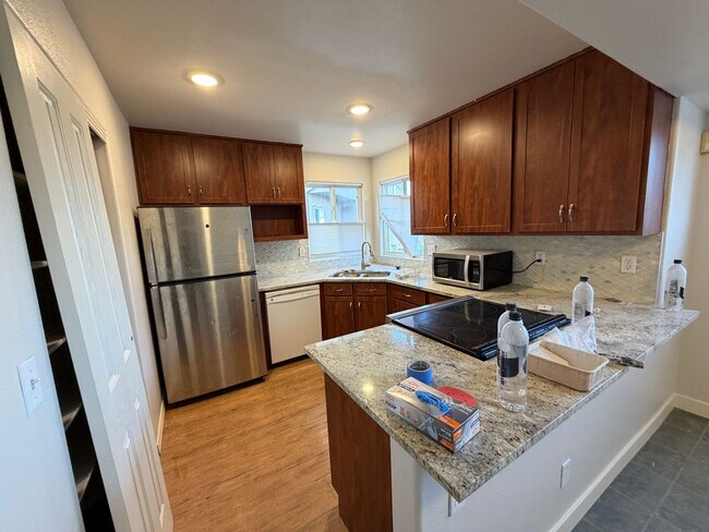 Foto del edificio - Premier Location!