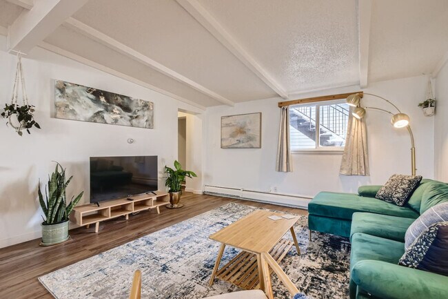 Foto del edificio - 1190 Oak Cir