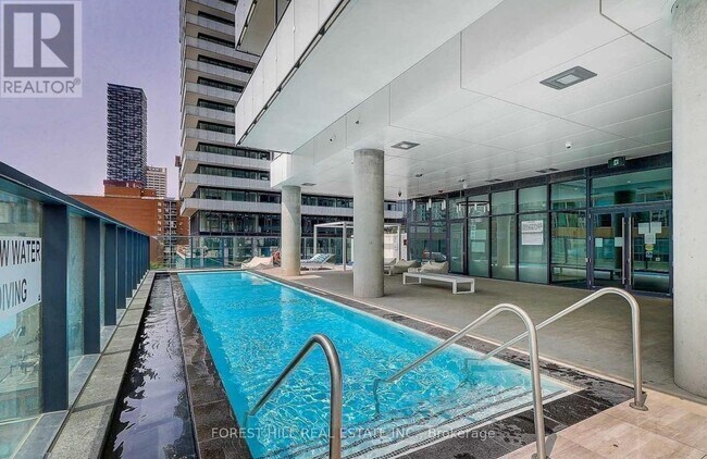 Photo du bâtiment - 185 Roehampton Ave