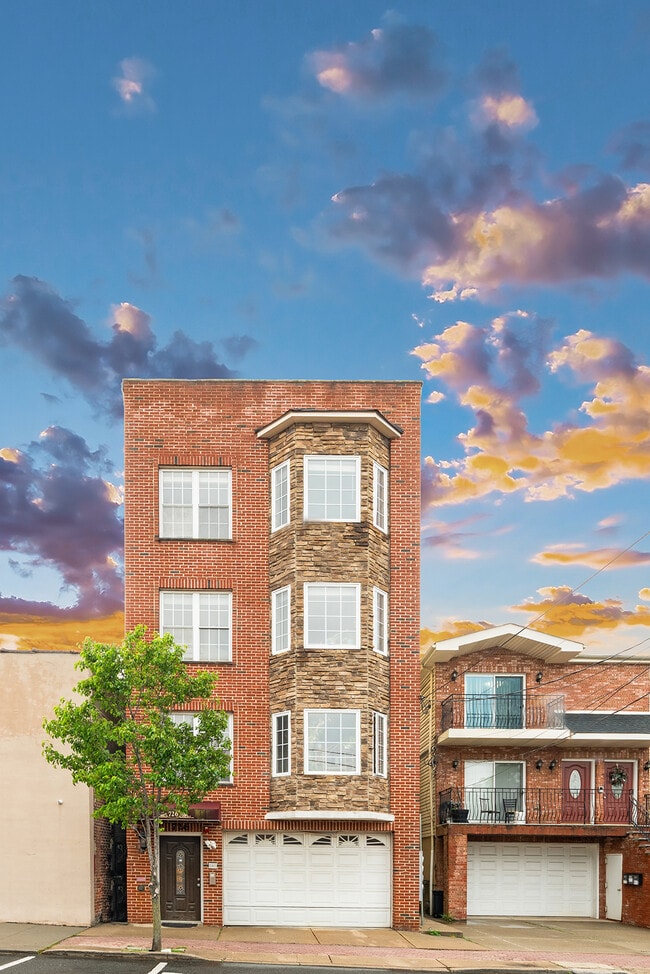 Building Photo - 726 23rd St