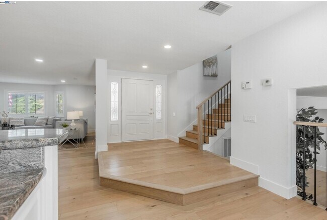 Building Photo - Vintage Hills, Pleasanton 4 Bed, 3 Ba., So...