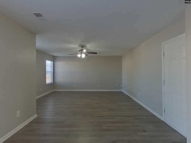 Building Photo - 204 Fox Grove Cir