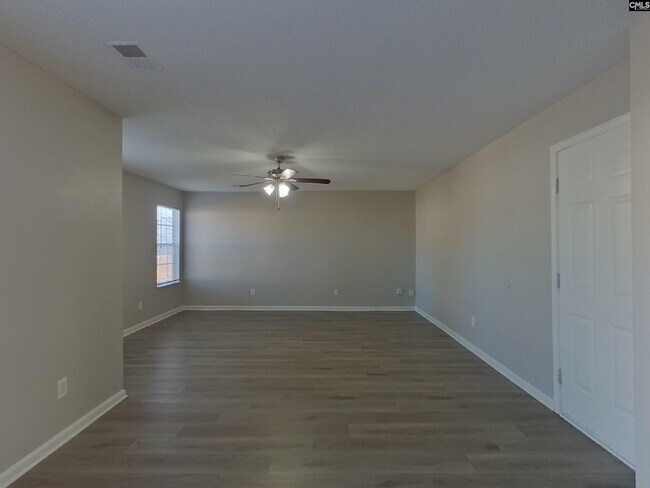 Foto del edificio - 204 Fox Grove Cir