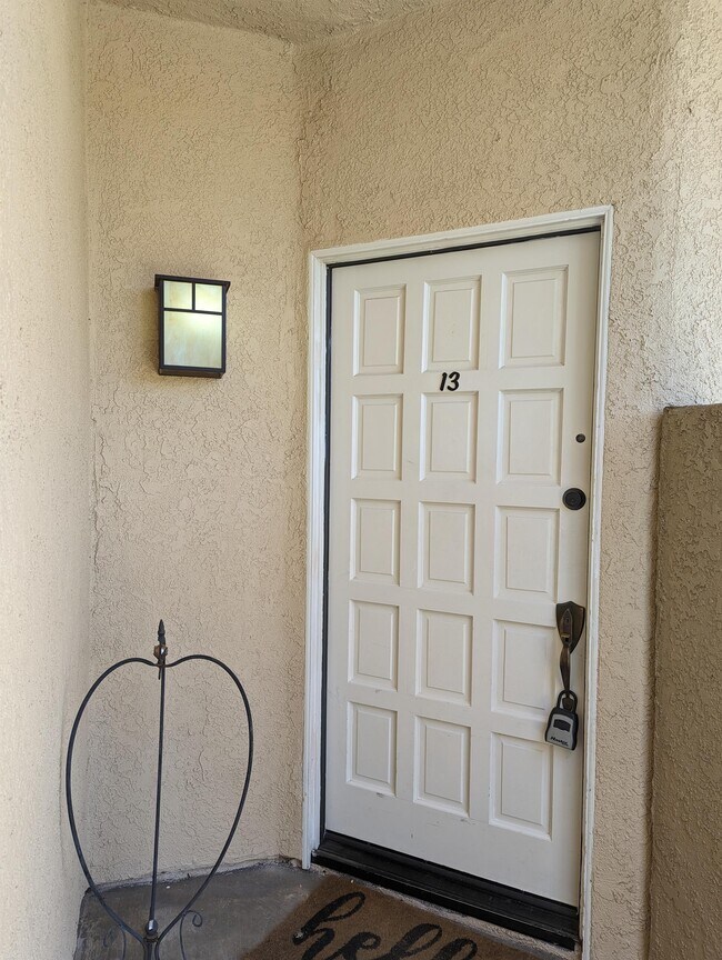 Foto del edificio - 23947 Del Monte Dr.