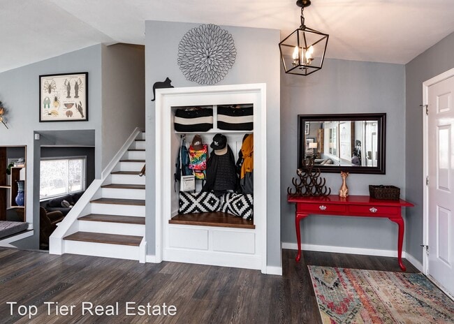 Building Photo - 4 br, 3.5 bath House - 1060 Golden Hills Road