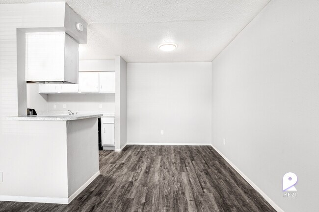 Building Photo - 11810 Algonquin Dr