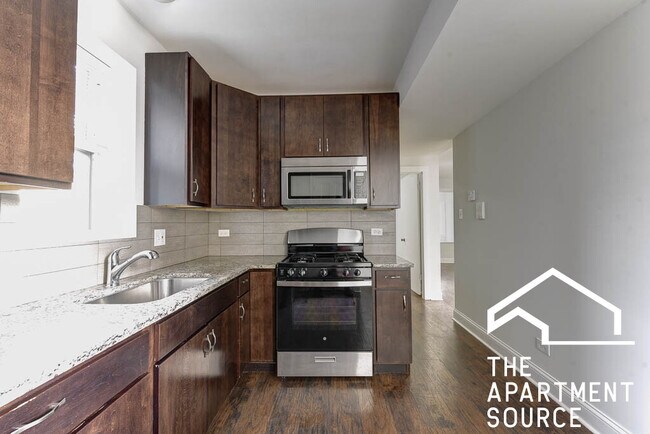 Foto del edificio - 4876 W Armitage Ave