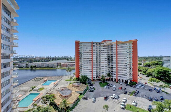 Foto del edificio - 1301 NE Miami Gardens Dr