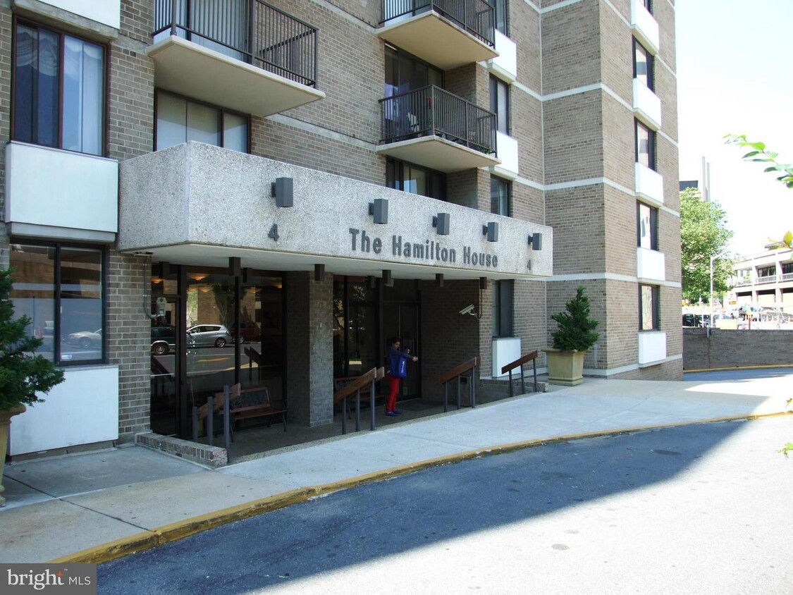 Primary Photo - 4 Monroe St