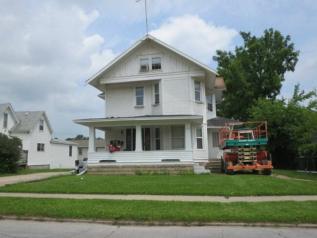 Building Photo - 1003 W 22nd St