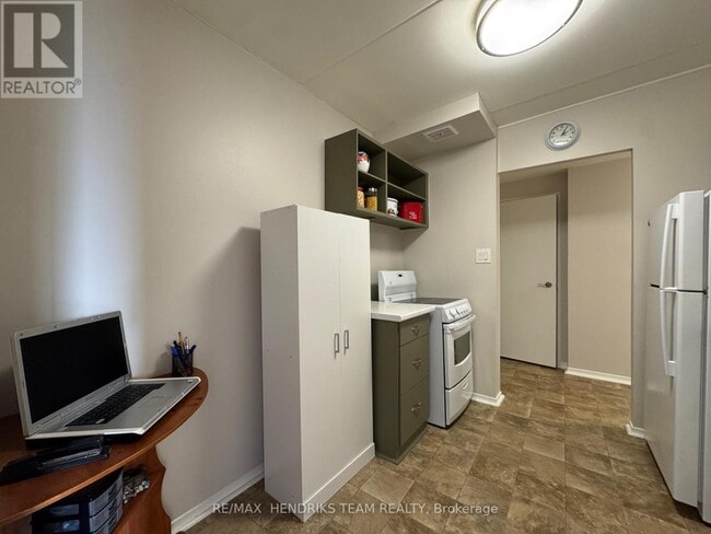 Building Photo - 38 Arran Dr