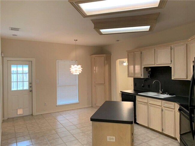 Building Photo - 7922 Impala Dr