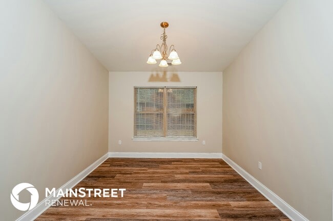 Building Photo - 2084 Edgewood Dr