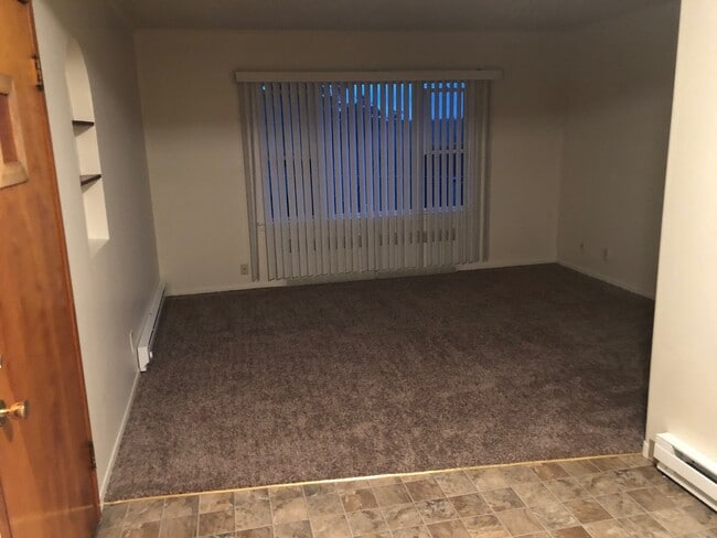 Living Room - 1806 W Pacific Ave