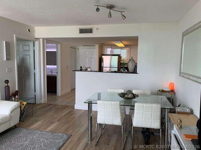 Building Photo - 3000 Coral Wy