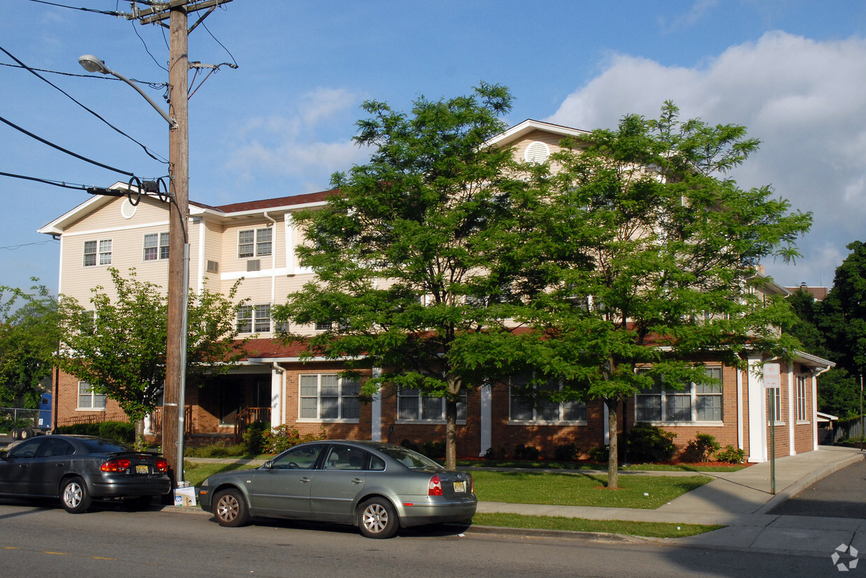 Foto del edificio - YMCA Sierra Gardens Apartments