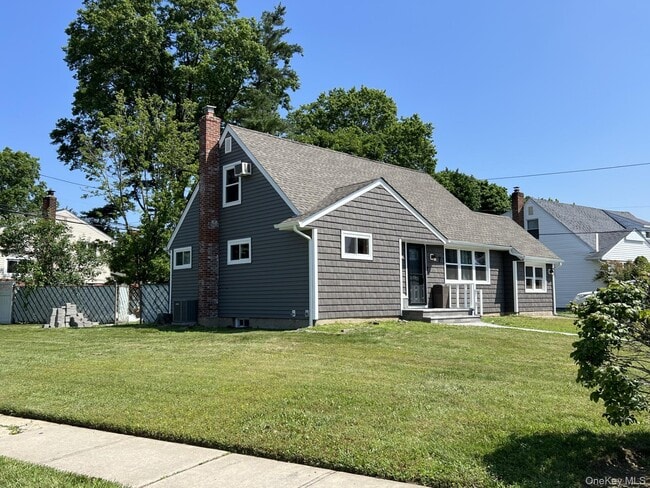 Building Photo - 7 Mindy Ln