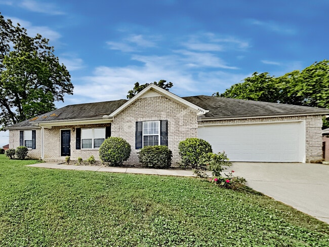 Building Photo - 3001 Mesquite Dr