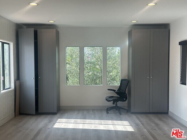 Foto del edificio - 5129 Edgewood Pl