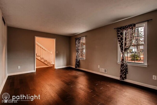 Foto del edificio - 5 br, 2.5 bath House - 4181 Glenn Street UNIT