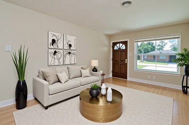 Foto del edificio - 8330 Waterbury Dr