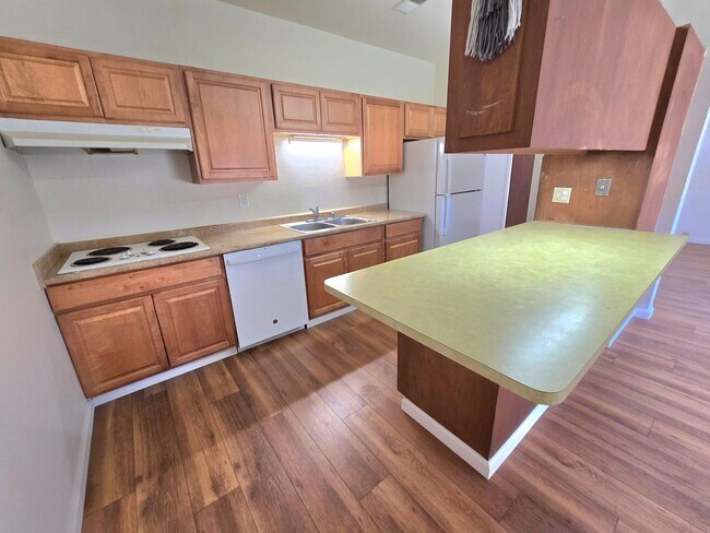 Foto del edificio - Charming 2-bedroom, 1-bath duplex with a yard