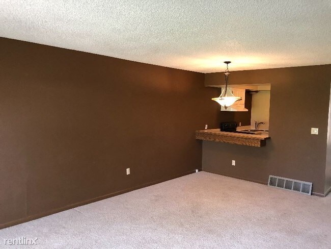 Building Photo - 3 br, 2.5 bath Townhome - 54 Shadow Lane
