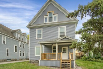 Building Photo - 1316 7th St SE