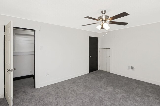 Building Photo - Check out this spacious 2bdr home for rent!