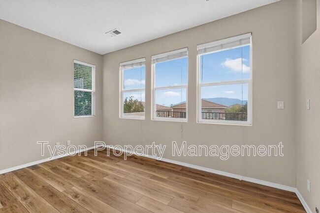 Foto del edificio - 10912 Dream Weaver Dr NW