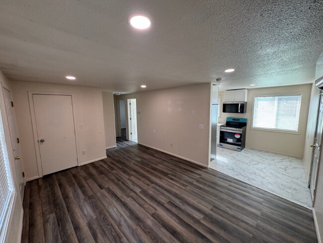 Building Photo - 1110 S Alderwood Dr