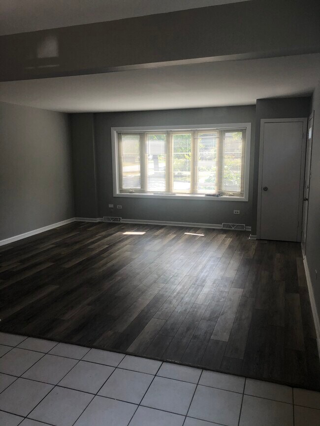 Building Photo - 507 W Benton Ave