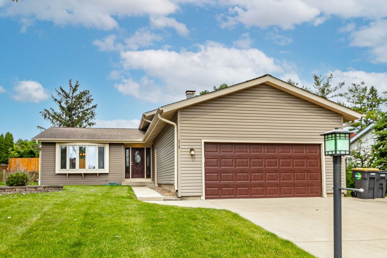 Primary Photo - 310 Huntington Dr