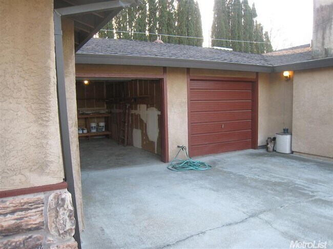 Foto del edificio - 4439 Myrtle Ave