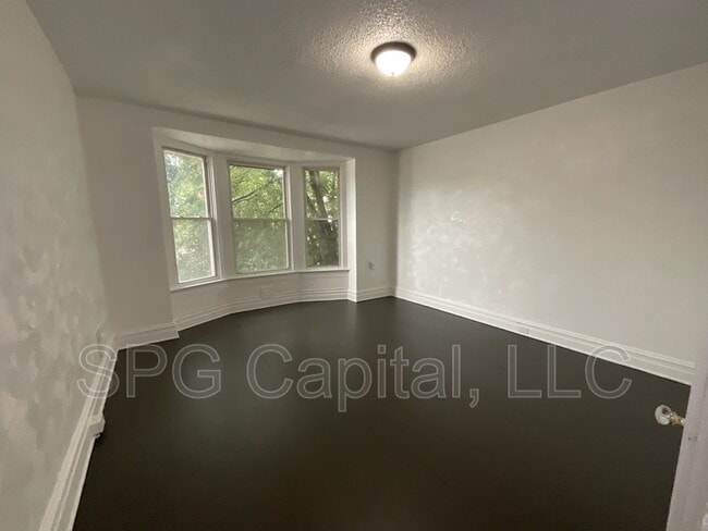 Building Photo - 219 E Cottage Pl