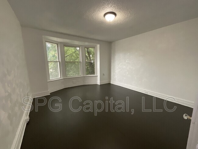 Foto del edificio - 219 E Cottage Pl