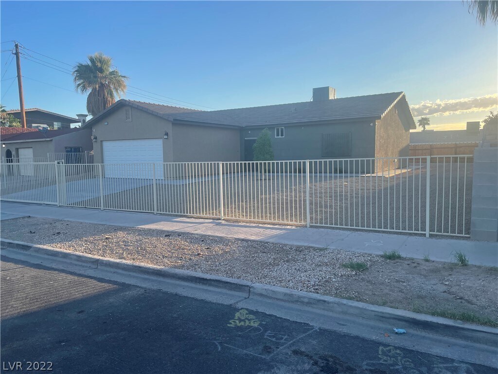 Foto principal - 4966 Andover Dr