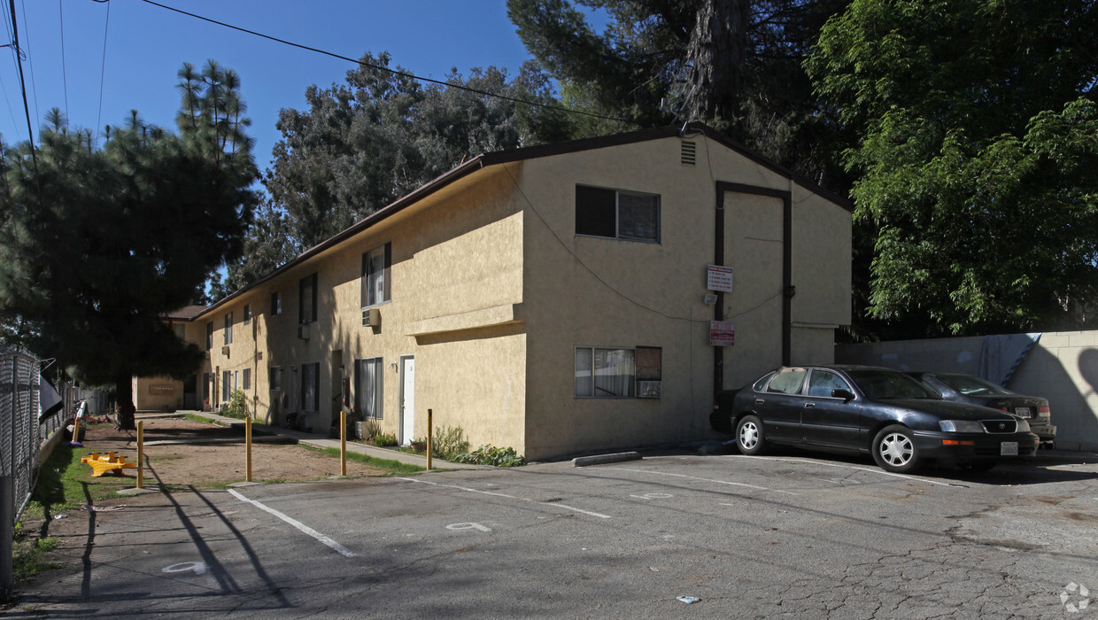 Primary Photo - 5515-5525 Media Dr