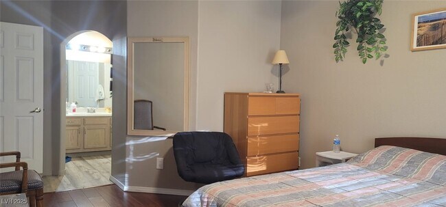 Foto del edificio - 2975 Bluegrass Ln