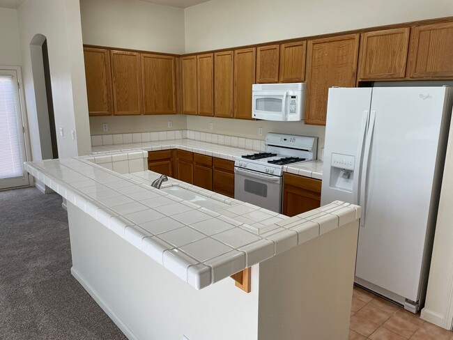 Building Photo - 3 bedroom 2 bath located in Double Diamond