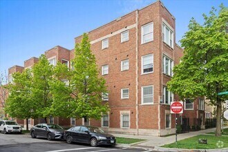 Building Photo - 6750 N Greenview Ave