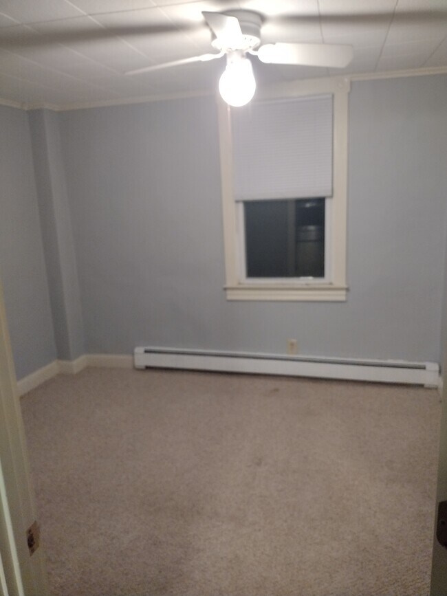 Medium Bedroom - 41 Grant St