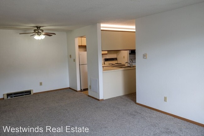 Building Photo - 2 br, 1 bath House - 806 Benton Drive #32