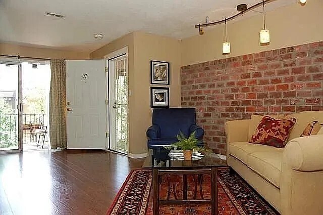 Foto principal - 807 W 40th St